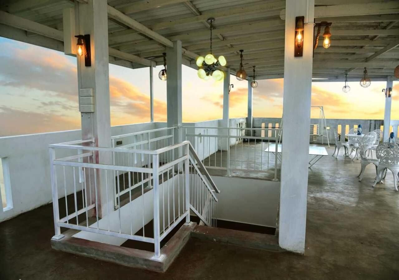 Sunset Sands Хиккадува Экстерьер фото