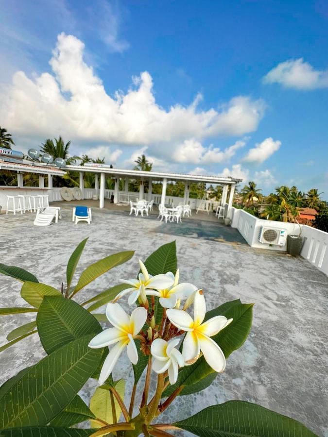 Sunset Sands Хиккадува Экстерьер фото